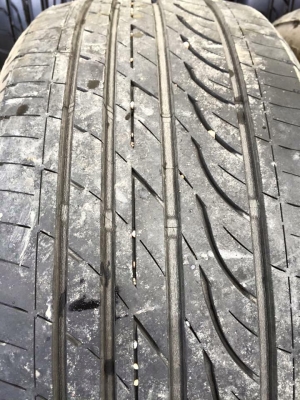 ขายยาง BRIDGESTONE TURANZA GR90 225-50-17 ปี13 มีปะ1เส้น คู่ละ 1,800 บาท