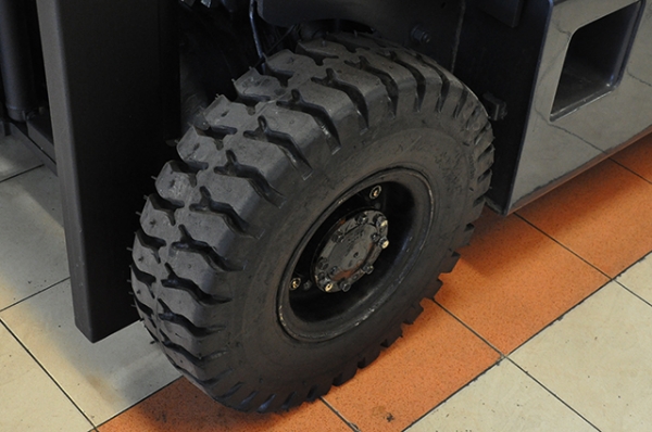 ขายรถโฟล์คลิฟท์มือสอง NISSAN  รุ่น EH01 ราคา 195,000 บาท นำเข้าจากประเทศญี่ปุ่น 100\% ไม่เคยใช้งานในไทย