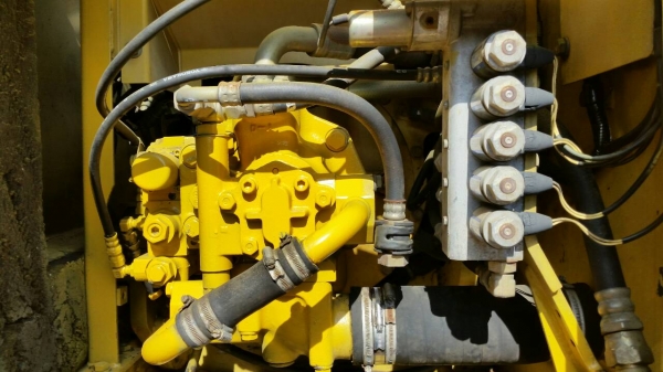 ขายด่วนรถแม็คโครKOMATSUPC120-6ไฟฟ้าซีเรียนสูงชั่วโม่งทำงานน้อยรถนอกนำเข้ายังไม่เคยใช้งานในเมืองไทยเลย