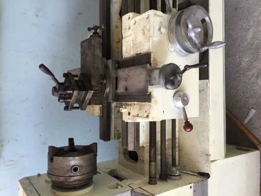 ขายกลึง6ฟุต3เพลาพร้อมสามขาให้ด้วยนะครับเครื่องพร้อมใช้