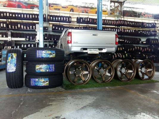 ล้อ TE37 ขอบ17 6รู139.7 พร้อมยางเพียงชุดละ 25,000 บาท