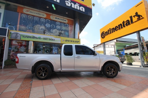 ล้อ TE37 ขอบ17 6รู139.7 พร้อมยางเพียงชุดละ 25,000 บาท