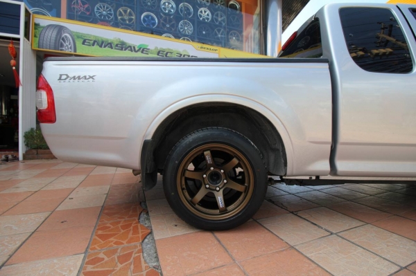 ล้อ TE37 ขอบ17 6รู139.7 พร้อมยางเพียงชุดละ 25,000 บาท