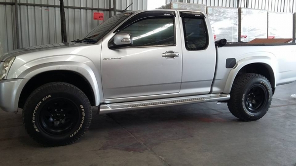 ขายครับ isuzu hilander 2500cc สวยๆครับ