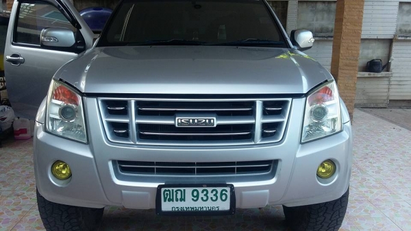 ขายครับ isuzu hilander 2500cc สวยๆครับ