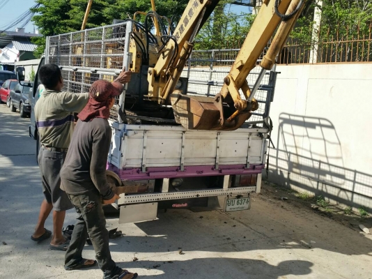 แจ้งลูกค้าสงขลาครับ รถขุด แบคโฮ ออกเดินทางแล้วนะครับ คาดว่าคืนนี้น่าจะถึงครับ