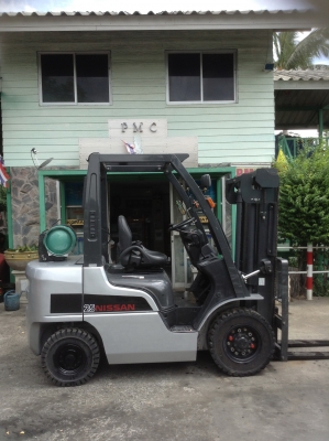 +++ ขายโฟล์คลิฟท์  NISSAN FG25  ขนาด  2.5  ตัน  รุ่นใหม่  (4000  ชม)  เครื่องยนต์เบนซิน  ติดแก๊ส   เสา  3  เมตร  เกียร์ออโ่ตเมติค  ยางตัน