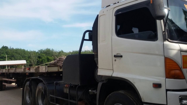 หัวลากhino 320 พร้อมหางพื้นเรียบ ติดต่อ 080-1405528