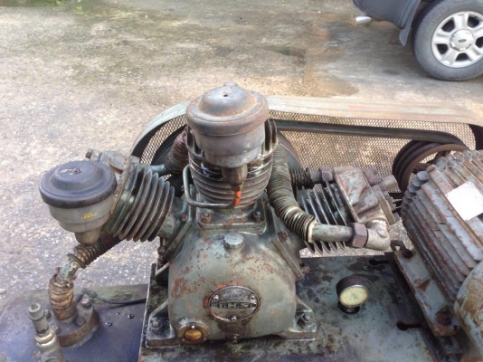 ขายปั๊มลม300ลิตร มอเตอร์7.5แรง ไฟ3เฟส พร้อมใช้งานครับ ขาย 19500 บาท