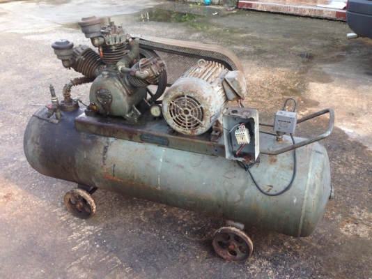 ขายปั๊มลม300ลิตร มอเตอร์7.5แรง ไฟ3เฟส พร้อมใช้งานครับ ขาย 19500 บาท