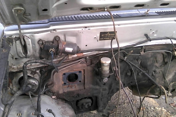 หัวเก๋งแอโร่บอดี้ประผุแล้วเหลือทำสีอย่างเดียว อุปกรณ์ครบเบาะ พรม มีให้  ขาย15,000บาท 0892095791 บอย