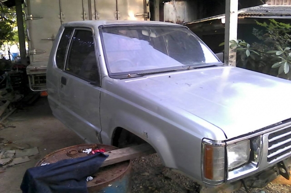 หัวเก๋งแอโร่บอดี้ประผุแล้วเหลือทำสีอย่างเดียว อุปกรณ์ครบเบาะ พรม มีให้  ขาย15,000บาท 0892095791 บอย