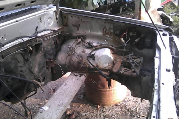 หัวเก๋งแอโร่บอดี้ประผุแล้วเหลือทำสีอย่างเดียว อุปกรณ์ครบเบาะ พรม มีให้  ขาย15,000บาท 0892095791 บอย