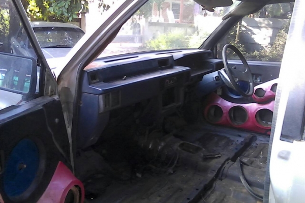 หัวเก๋งแอโร่บอดี้ประผุแล้วเหลือทำสีอย่างเดียว อุปกรณ์ครบเบาะ พรม มีให้  ขาย15,000บาท 0892095791 บอย