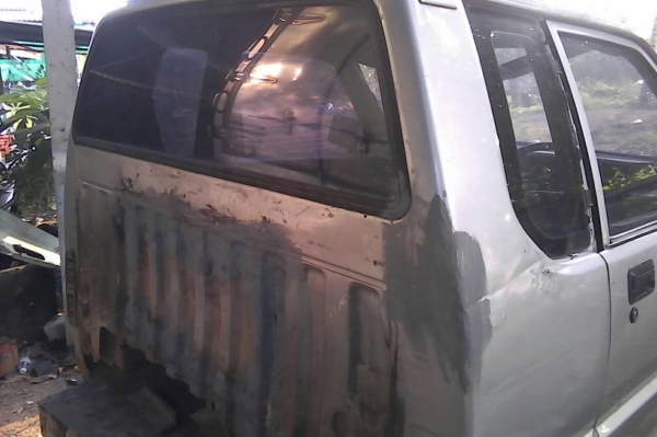 หัวเก๋งแอโร่บอดี้ประผุแล้วเหลือทำสีอย่างเดียว อุปกรณ์ครบเบาะ พรม มีให้  ขาย15,000บาท 0892095791 บอย