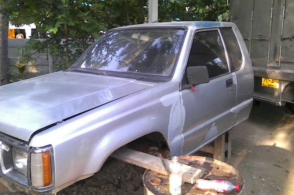 หัวเก๋งแอโร่บอดี้ประผุแล้วเหลือทำสีอย่างเดียว อุปกรณ์ครบเบาะ พรม มีให้  ขาย15,000บาท 0892095791 บอย