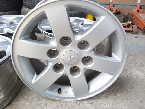 ขายล้อ Mitsubishi ปาเจโร่ 16 นิ้ว 6 รู  4 ล้อ