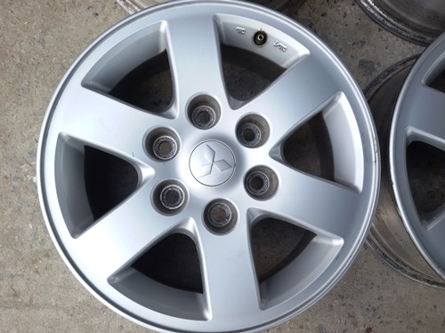 ขายล้อ Mitsubishi ปาเจโร่ 16 นิ้ว 6 รู  4 ล้อ