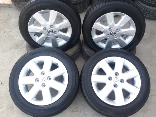 ขายล้อแม็กNISSAN March 15 ยางปี 4814  4 ล้อ