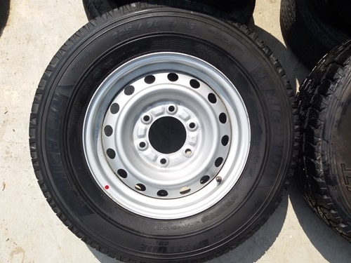 ขายล้อกะทะ15 6รู ยาง225/70/15  4 ล้อ 4000