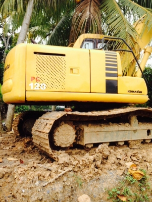 ขายรถแบคโฮ KOMATSU PC120-6 เอกสารอินวอย ระบบไฟเต็ม ราคา 1050000