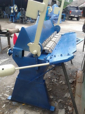 ขายเครื่องพับมือโยกยาว4ฟุตพร้อมใช้ครับ