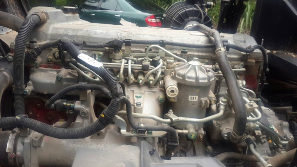 รถฮีโน่ 6 ล้อ FG8J  220 แรงม้า. ปี 56.  ( * รถวิ่ง 9x,xxx กว่า กม. )    สนใจติดต่อ  081 - 6079515