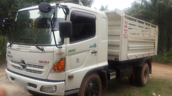 รถฮีโน่ 6 ล้อ FG8J  220 แรงม้า. ปี 56.  ( * รถวิ่ง 9x,xxx กว่า กม. )    สนใจติดต่อ  081 - 6079515