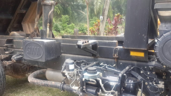 รถฮีโน่ 6 ล้อ FG8J  220 แรงม้า. ปี 56.  ( * รถวิ่ง 9x,xxx กว่า กม. )    สนใจติดต่อ  081 - 6079515