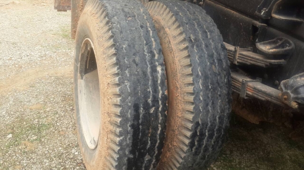 รถฮีโน่ 6 ล้อ FG8J  220 แรงม้า. ปี 56.  ( * รถวิ่ง 9x,xxx กว่า กม. )    สนใจติดต่อ  081 - 6079515