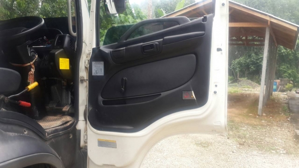 รถฮีโน่ 6 ล้อ FG8J  220 แรงม้า. ปี 56.  ( * รถวิ่ง 9x,xxx กว่า กม. )    สนใจติดต่อ  081 - 6079515