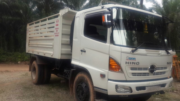 รถฮีโน่ 6 ล้อ FG8J  220 แรงม้า. ปี 56.  ( * รถวิ่ง 9x,xxx กว่า กม. )    สนใจติดต่อ  081 - 6079515