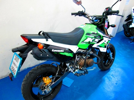 KSR PRO สีเขียวดำ ตัวท๊อป คลัชมือ สต๊าทมือ รถเดือน มีนาคม ปี58 ไมล์ 2 พันโล โปรโมชั่น ฟรีโอน แถม 4 รายการ 39900 KSR PRO สีเขียวดำ ตัวท๊อป คลัชมือ สต๊าทมือ รถเดือน มีนาคม ปี58 ไมล์ 2 พันโล โปรโมชั่น ฟรีโอน แถม 4 รายการ 39900