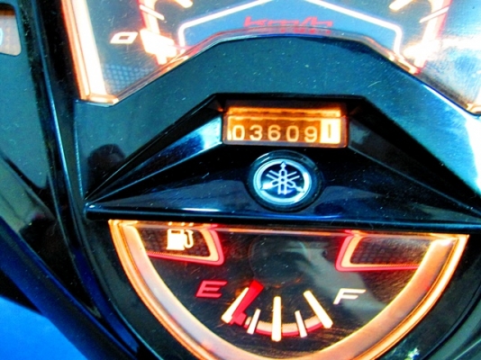 MIO 125 i สีน้ำเงินขาว ลาย MX ตัวท๊อป ล้อแมกซ์แท้ขอบขาว รถเดือน พฤศจิกายน ปี 57 ไมล์ 3 พันโล โปรโมชั่น 30900