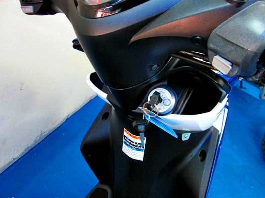 MIO 125 i สีน้ำเงินขาว ลาย MX ตัวท๊อป ล้อแมกซ์แท้ขอบขาว รถเดือน พฤศจิกายน ปี 57 ไมล์ 3 พันโล โปรโมชั่น 30900