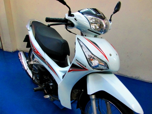 wave 125 i สีขาวมุก พิมนิยม สวยสะอาดตา รถเดือน กุมภาพันธ์ ปี 57 ไมล์ 8 พันโล เปลี่ยนยางหลังให้ใหม่แล้ว แถม 3 รายการ 33900