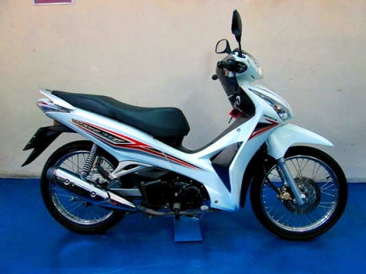 wave 125 i สีขาวมุก พิมนิยม สวยสะอาดตา รถเดือน กุมภาพันธ์ ปี 57 ไมล์ 8 พันโล เปลี่ยนยางหลังให้ใหม่แล้ว แถม 3 รายการ 33900