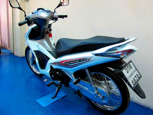 wave 125 i สีขาวมุก พิมนิยม สวยสะอาดตา รถเดือน กุมภาพันธ์ ปี 57 ไมล์ 8 พันโล เปลี่ยนยางหลังให้ใหม่แล้ว แถม 3 รายการ 33900