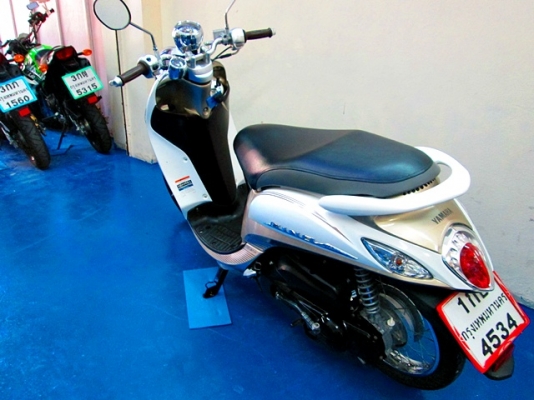 Fino i ลายพรีเมี่ยม สีขาว พิมนิยม รุ่นใหม่หัวฉีด กระบอกสูบไดอะซิล รถเดือน ตุลาคม ปี 56 ไมล์ 15xxx โล แถม 3 รายการ 25900