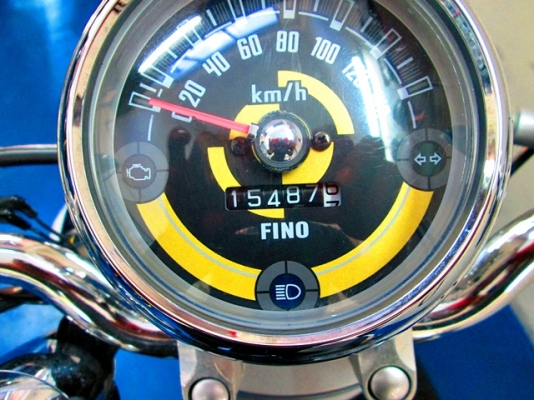 Fino i ลายพรีเมี่ยม สีขาว พิมนิยม รุ่นใหม่หัวฉีด กระบอกสูบไดอะซิล รถเดือน ตุลาคม ปี 56 ไมล์ 15xxx โล แถม 3 รายการ 25900