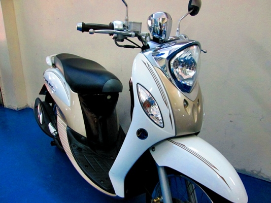 Fino i ลายพรีเมี่ยม สีขาว พิมนิยม รุ่นใหม่หัวฉีด กระบอกสูบไดอะซิล รถเดือน ตุลาคม ปี 56 ไมล์ 15xxx โล แถม 3 รายการ 25900