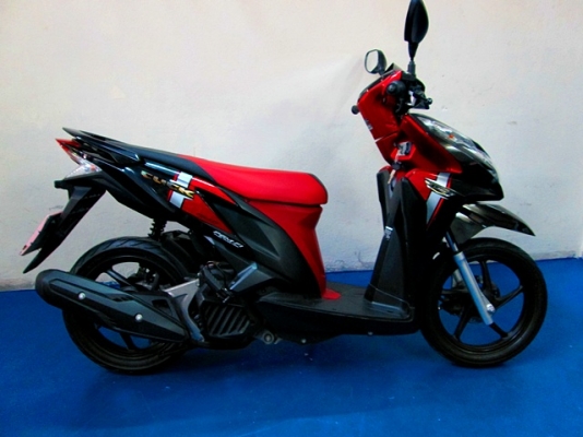 CLICK 125 i สีดำแดง รุ่นท๊อปสุด id lingstop combibrake รถเดือน พ.ค.ปี56 ไมล์ 8 พันโล แถม 3 รายการ 36900