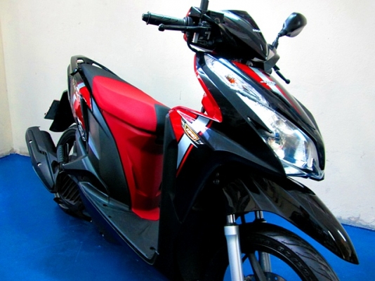 CLICK 125 i สีดำแดง รุ่นท๊อปสุด id lingstop combibrake รถเดือน พ.ค.ปี56 ไมล์ 8 พันโล แถม 3 รายการ 36900