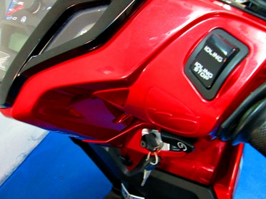 CLICK 125 i สีดำแดง รุ่นท๊อปสุด id lingstop combibrake รถเดือน พ.ค.ปี56 ไมล์ 8 พันโล แถม 3 รายการ 36900