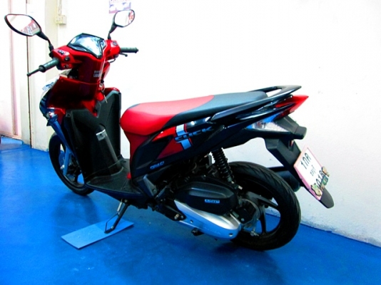 CLICK 125 i สีดำแดง รุ่นท๊อปสุด id lingstop combibrake รถเดือน พ.ค.ปี56 ไมล์ 8 พันโล แถม 3 รายการ 36900