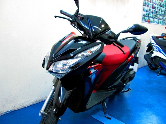 CLICK 125 i สีดำแดง รุ่นท๊อปสุด id lingstop combibrake รถเดือน พ.ค.ปี56 ไมล์ 8 พันโล แถม 3 รายการ 36900