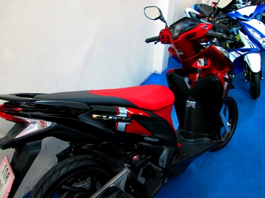 CLICK 125 i สีดำแดง รุ่นท๊อปสุด id lingstop combibrake รถเดือน พ.ค.ปี56 ไมล์ 8 พันโล แถม 3 รายการ 36900