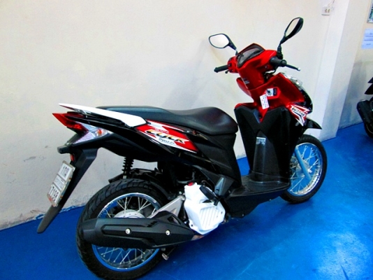 CLICK 125 i สีดำแดง รถเดือน สิงหาคม ปี 57 ไมล์ 4 พันโล แถม 3 รายการ 34900 CLICK 125 i สีดำแดง รถเดือน สิงหาคม ปี 57 ไมล์ 4 พันโล แถม 3 รายการ 34900