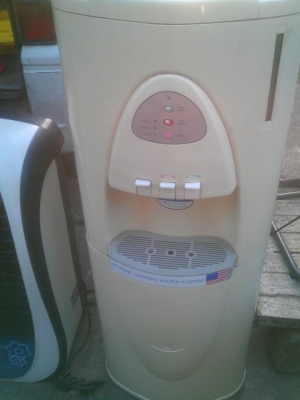 ขายเครื่องทำน้ำร้อนน้ำเย็นแบบตั้งพื้นแบบถังในคัว