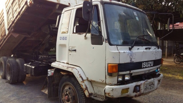 ขายรถสิบล้อ ร๊อคกี้ 2 เพลา สนใจติดต่อ 0898095958